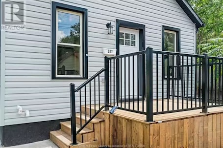 Exterior detail. 🎰🚶♂️ Steps to Caesars 🌊 Riverfront 🍽️ Dining 💦 Hot Tub Add-On 🛏️ Sleeps 9