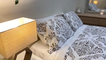 3 habitaciones, escritorio, tabla de planchar con plancha y wifi gratis