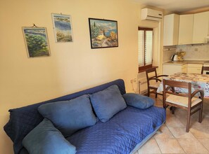 Living room - Comfortable Crikvenica Stay With Private Parking (Crikvenica)