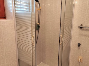 Appartamento (One Bedroom Apartment) | Bagno | Doccia, asciugamani