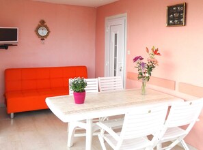 Căn hộ (Two Bedroom Apartment with Balcony an) | Ban công