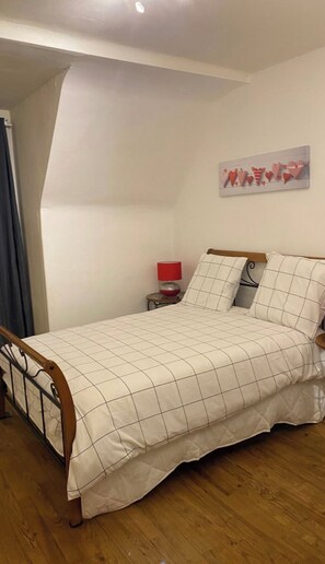 3 chambres, fer et planche à repasser, Wi-Fi, draps fournis