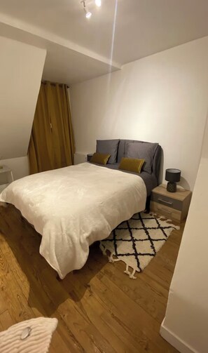3 chambres, fer et planche à repasser, Wi-Fi, draps fournis