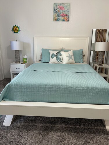 Brown Bunny BnB — Peaceful Private Room in Palmetto, FL Outdoors WiFi