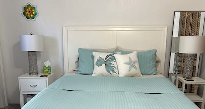 Brown Bunny BnB — Peaceful Private Room in Palmetto, FL Outdoors WiFi