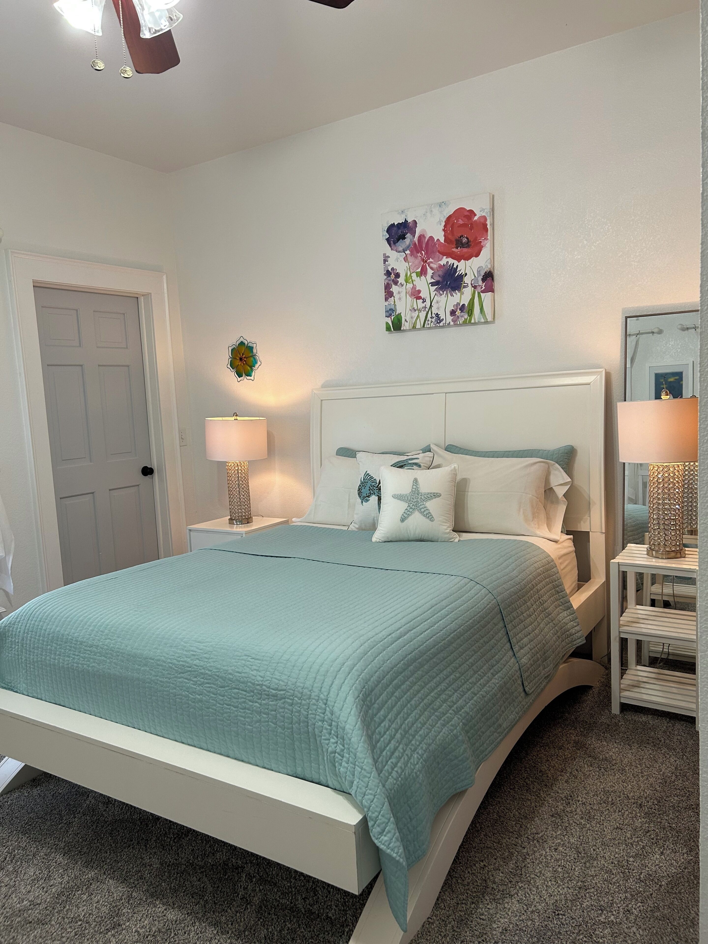Beautifully clean and private room with a private bathroom. 