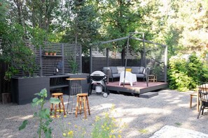 Outdoor dining - Bluebird Day - Lodgepole Pine (Bend)