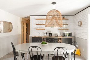 Dining - Bluebird Day - Lodgepole Pine (Bend)