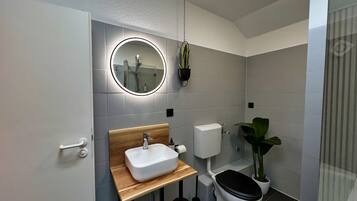 Umweltfreundliche Kosmetikartikel, Haartrockner, Handtücher, Seife