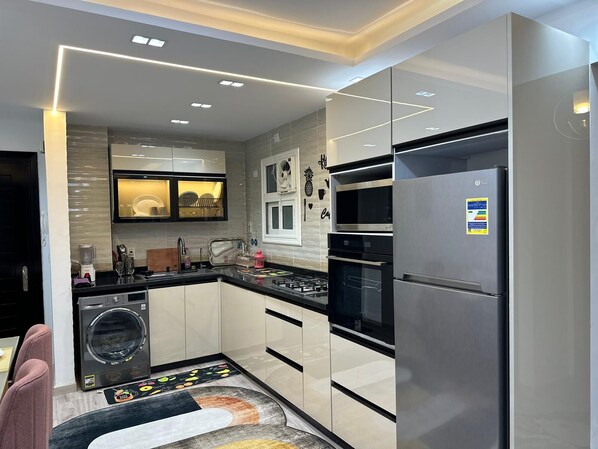 Private kitchen - Charming 2-bedroom apartment in gorgeous Cairo with AC, WiFi (Cairo Governorate)