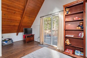 3 bedrooms, desk, WiFi, bed sheets - Fernwood- Adorable Cabin w/BLS Access (Arnold)