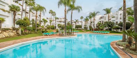 Apartment | Pool | Outdoor pool