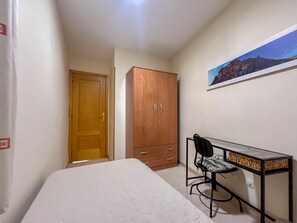2 Schlafzimmer, Schreibtisch, Bügeleisen/Bügelbrett, kostenloses WLAN