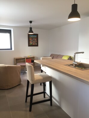 Interior - Corniche Kennedy direct to the beach -comfort -neighborhood living -quiet location (Marseille)