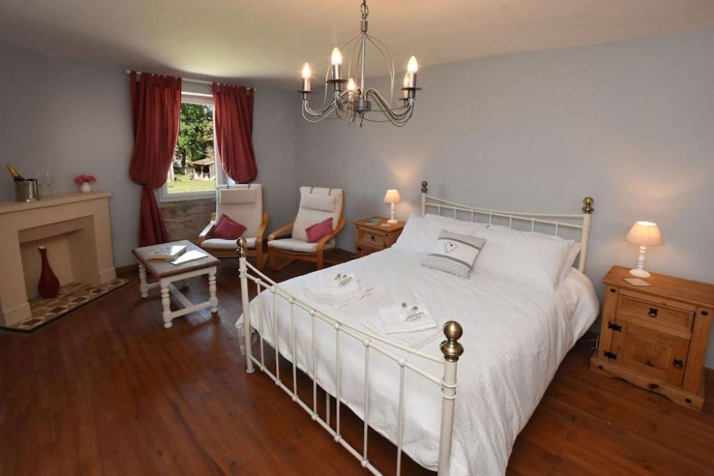 1 Schlafzimmer, Schreibtisch, Reisekinderbett, WLAN