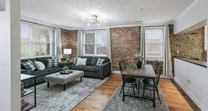 Lofty Expectations - Gorgeous Studio Loft Downtown