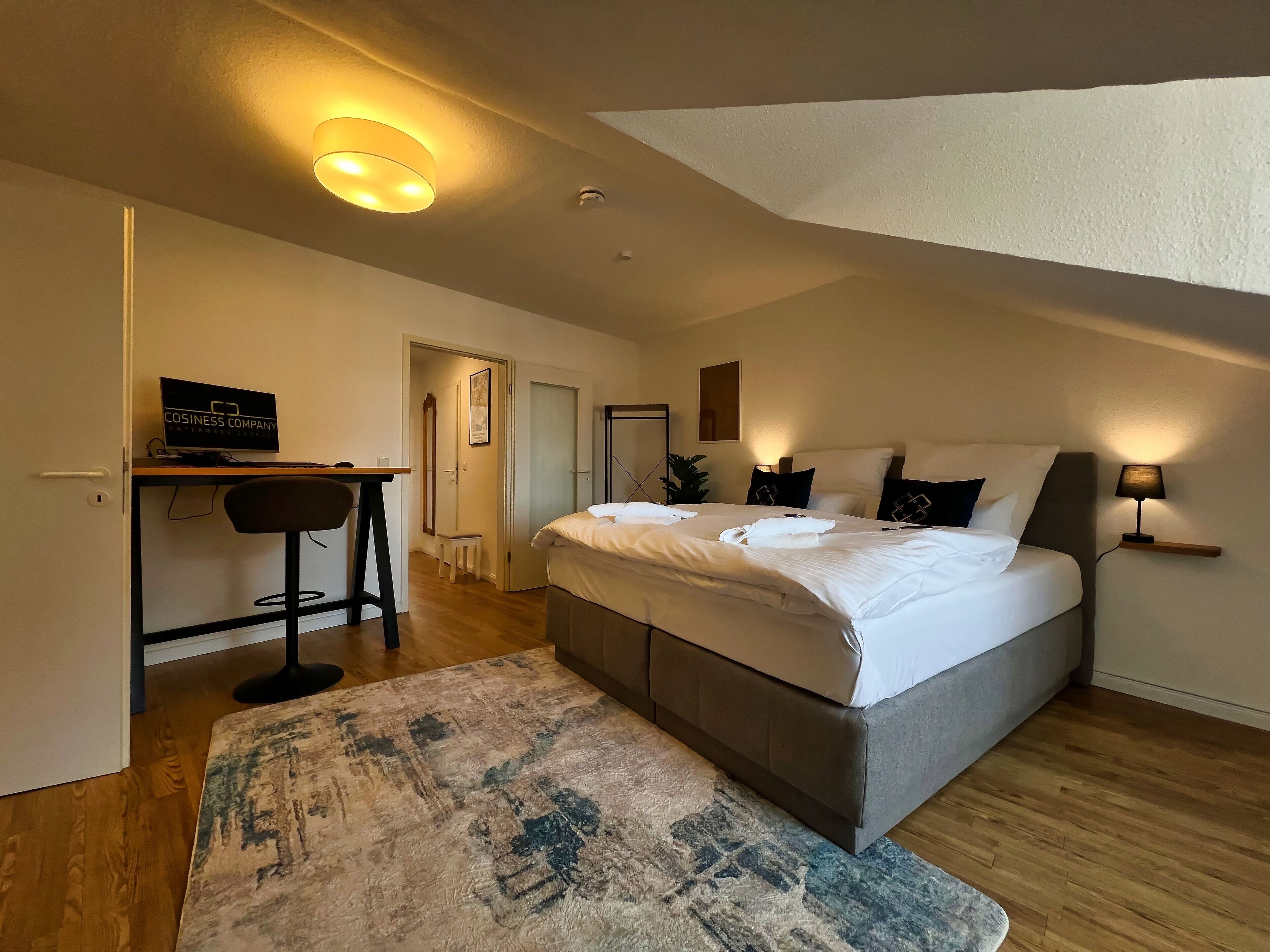 2 Schlafzimmer, Schreibtisch, Bügeleisen/Bügelbrett, Reisekinderbett