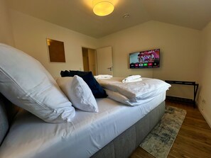 2 bedrooms, desk, iron/ironing board, travel crib