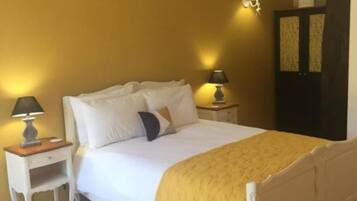 5 bedrooms, WiFi, bed sheets