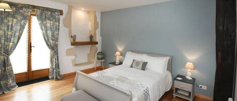 5 bedrooms, WiFi, bed sheets