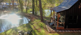 Hidden Springs Cottage, Rome, GA, King Loft Bedroom, Private Lake Access