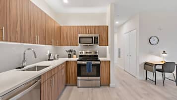 Coffee/tea maker, fridge, microwave, oven
