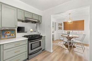 Micro-ondes, four, plaque de cuisson, lave-vaisselle