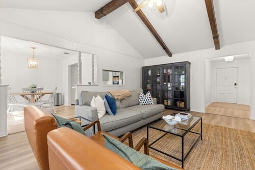 Birdie's Hideout - Kingwood 3BR, King Bed, Near IAH