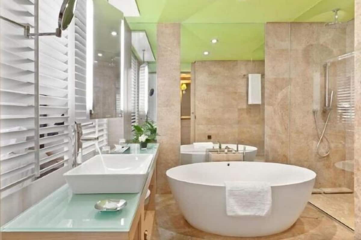 Bathroom | Free toiletries, hair dryer, towels, soap
