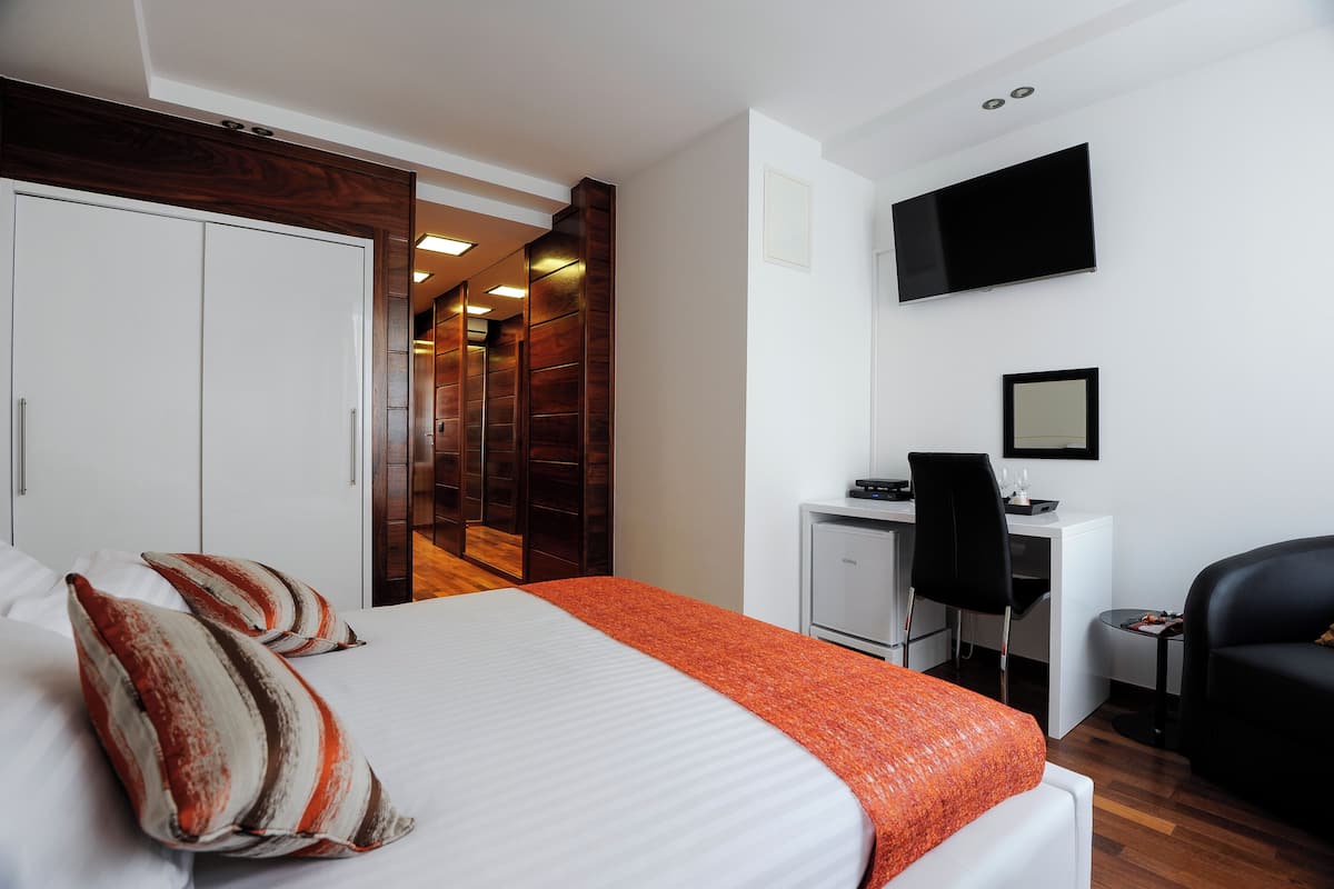 Classic Double Room, City View | Soundproofing, free WiFi