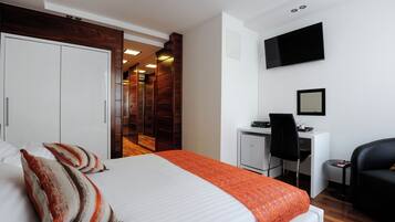 Habitación clásica doble, vistas a la ciudad | Sistema de insonorización y wifi gratis