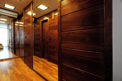 เมนสตรีทสตูดิโอและห้องพัก