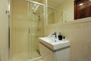 Classic Double Room, City View | Bathroom | Hair dryer, towels, toilet paper - Main street studio and rooms (Zadar)