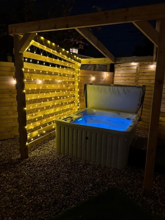 Terrace/patio. 3-bedroom house in welcoming Poulton-le-Fylde with WiFi, parking and hot tub!