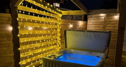 3-bedroom house in welcoming Poulton-le-Fylde with WiFi, parking and hot tub!