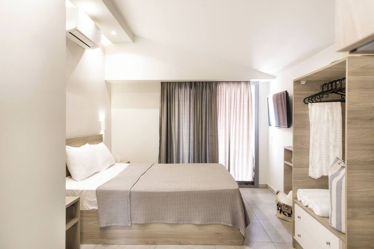 ห้องดับเบิล | ตู้นิรภัยในห้องพัก, พื้นที่ทำงานแบบใช้แล็ปท็อป, ห้องเก็บเสียง, Wi-Fi ฟรี