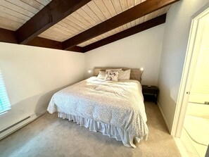 3 bedrooms, WiFi, bed sheets - Fully updated townhome 200 feet from slopes of Windham Mountain (Windham)