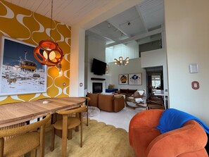 Smart TV, fireplace