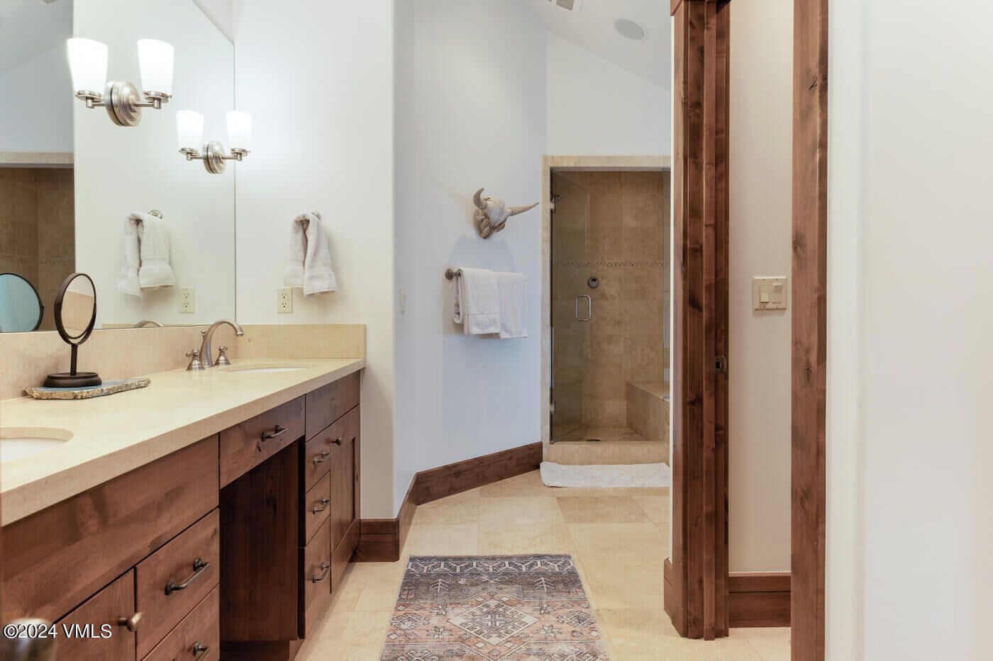 Shower, jetted tub, hair dryer, towels