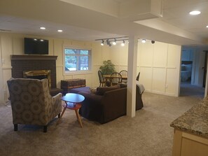 Smart-tv, pejs, bøger, computerskærme