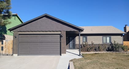 Sunny Pet-Friendly Guest Suite Near Park & Amenities, 30 min from Denver/Boulder