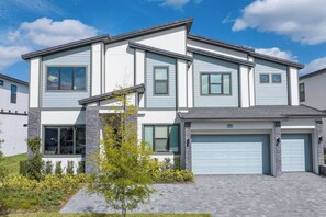 Exterior - Dream 15BR Home Near Disney – 5824 (Orlando)