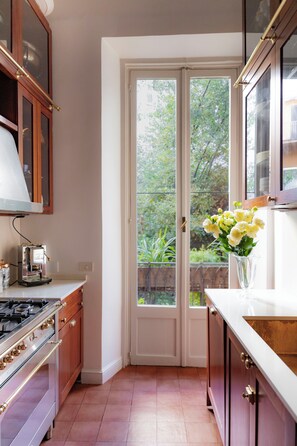 Kühlschrank, Ofen, Herdplatte, Geschirrspüler