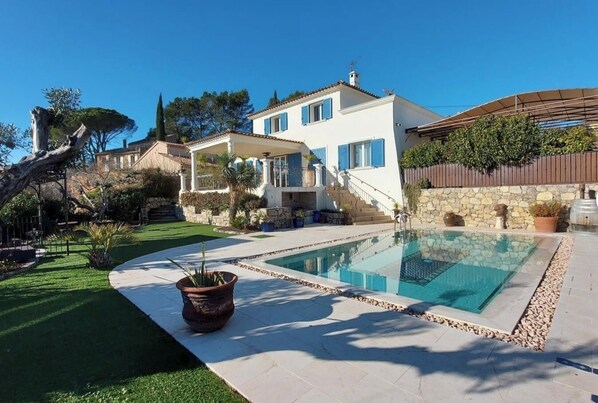 Piscina a l'aire lliure 