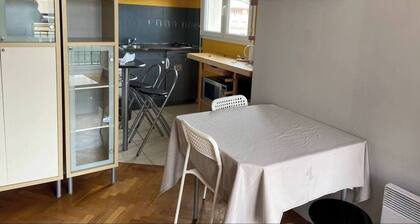 Beau studio avec vue sur Paris tour eiffel