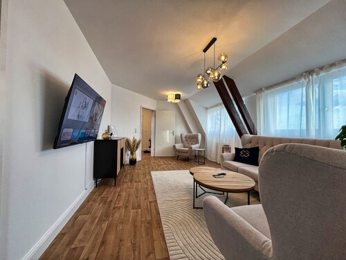 Helle großzügige Dachgeschoss Wohnung Parkplatz Schloss Blick #Cosiness Company