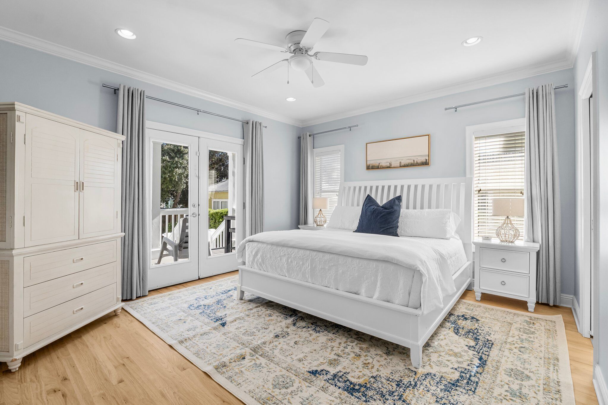 7 bedrooms, desk, iron/ironing board, travel cot