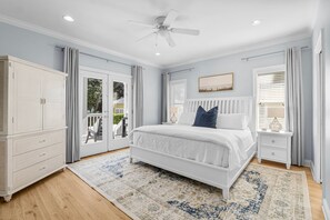 7 bedrooms, desk, iron/ironing board, travel crib