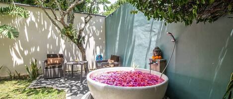 Bain à remous extérieur