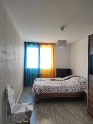 3 bedrooms, iron/ironing board, travel crib, free WiFi - Large family apartment for 6 to 10 people (1 BB bed available) (Strasbourg)